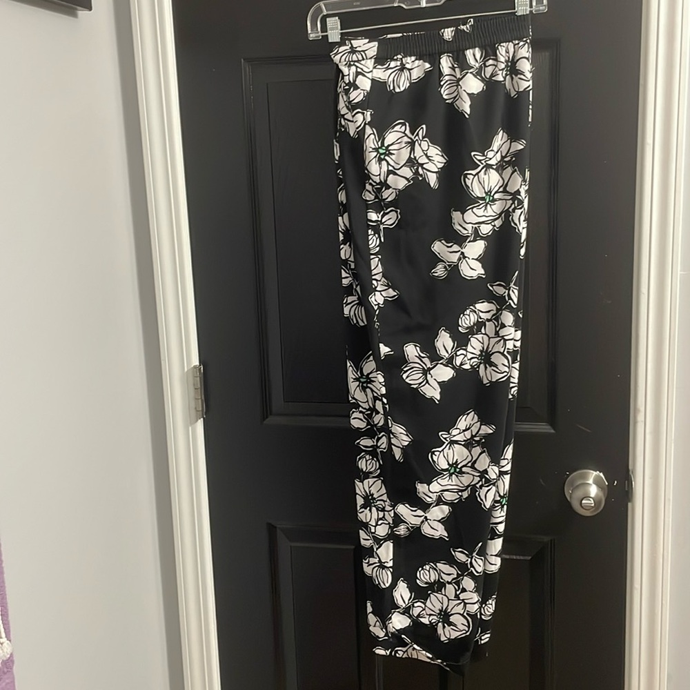 Black floral crop pants